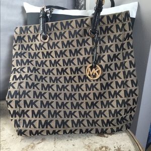Michael Kors Signature Logo Jet Set Tote